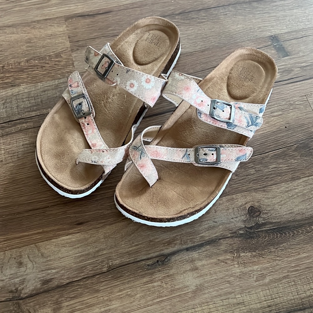 Women’s 6.5 sandals lightly used